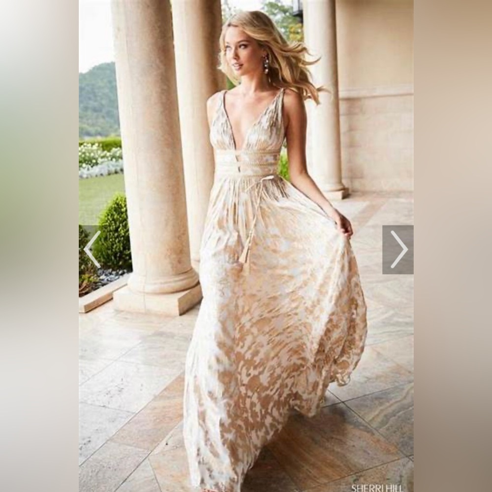 SHERRI HILL - NWT  Size 2  Style# 52474